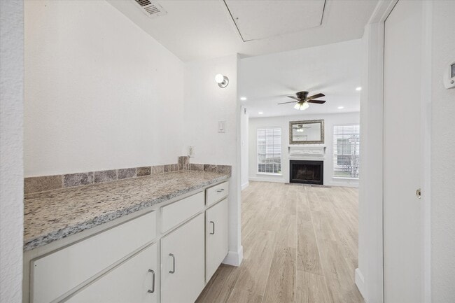 5807 Beverly Hill St