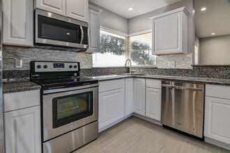 1456 Jasmine Way in Clearwater, FL - Building Photo - Building Photo