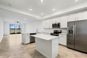 19140 Scallop Lp, Unit 105 in Bradenton, FL - Foto de edificio - Building Photo