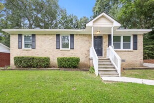 2680 Carriage Ln in Atlanta, GA - Building Photo