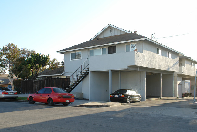 745 James St in Costa Mesa, CA - Building Photo - Building Photo