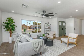 4414 S Terrace Rd in Tempe, AZ - Building Photo - Building Photo