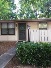 The Village at Iris Glen in Conyers, GA - Foto de edificio - Building Photo