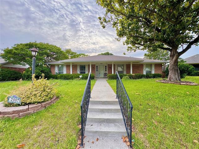 property at 2007 Mistletoe Dr