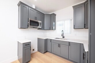 3045 E 5th St in Los Angeles, CA - Building Photo - Building Photo