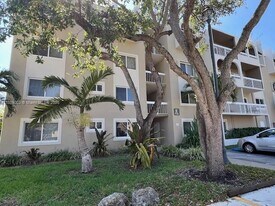 7722 Camino Real in Miami, FL - Building Photo