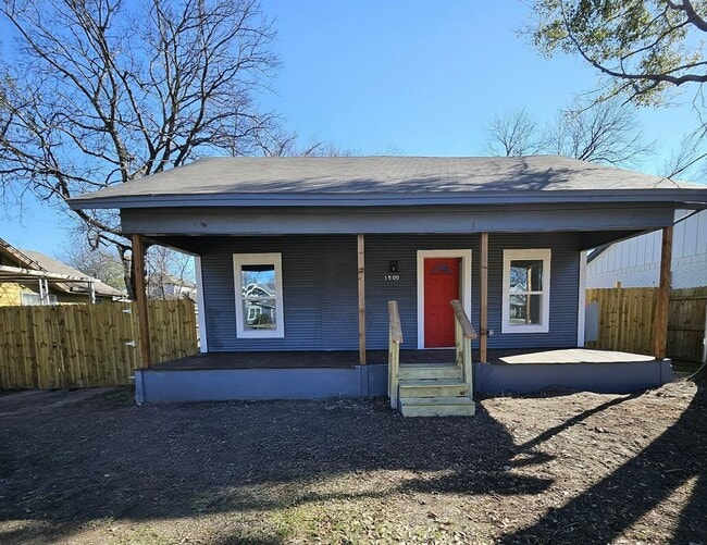 1509 W Collin St