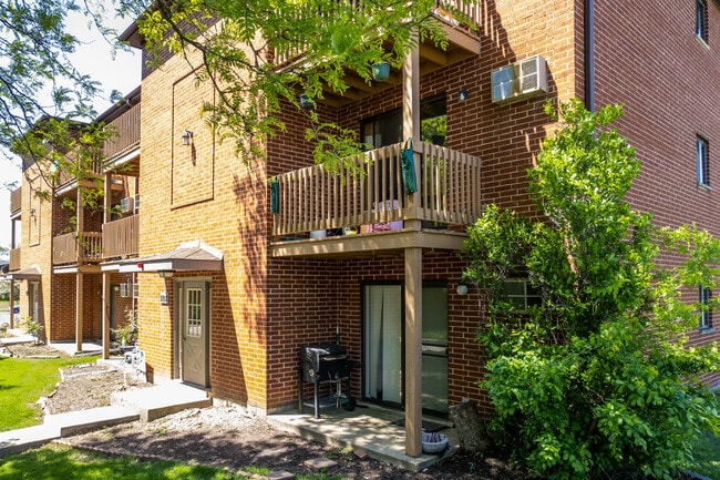 1100-1102 Evergreen Ave in Glendale Heights, IL - Building Photo - Building Photo