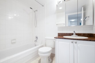 1434 Burnaby St in Vancouver, BC - Building Photo - Building Photo
