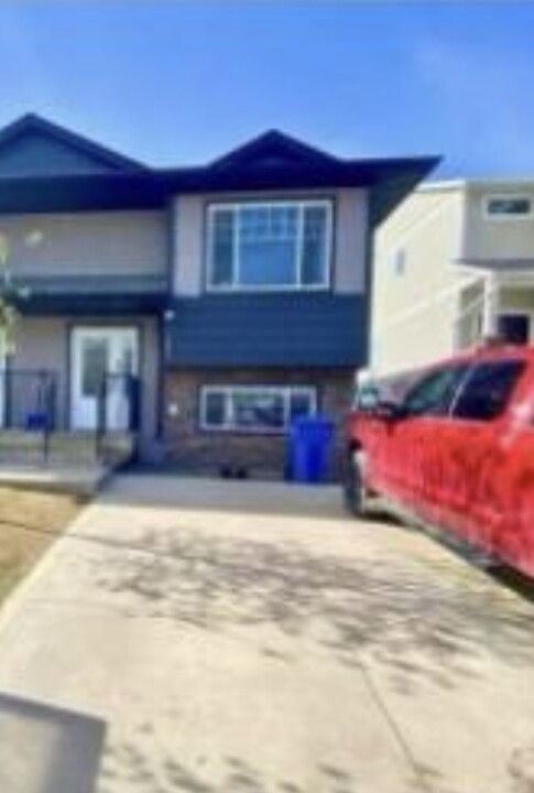 11005 104A Av in Fort St John, BC - Building Photo