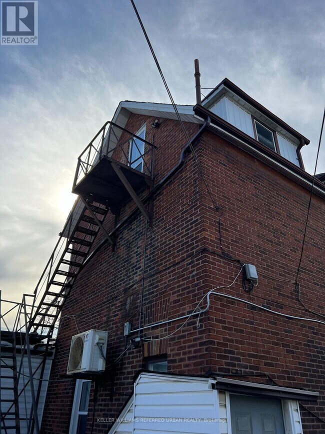 225 Rosemount Ave in Toronto, ON - Building Photo - Building Photo