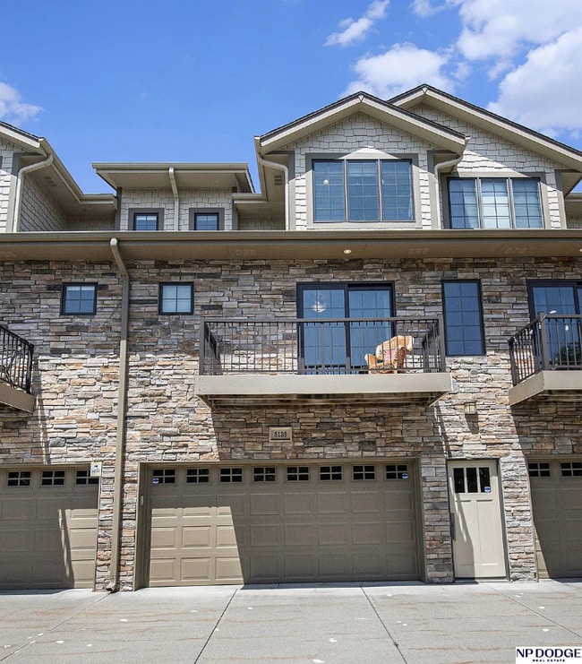 5138 Dodge St in Omaha, NE - Building Photo - Building Photo