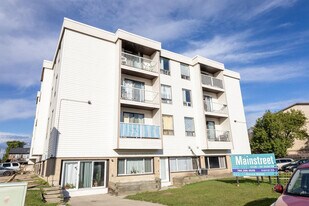 Deluca Manor in Edmonton, AB - Building Photo