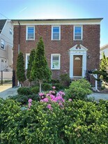 47-10 157th St in Queens, NY - Building Photo