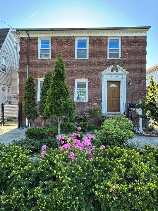 47-10 157th St in Queens, NY - Foto de edificio