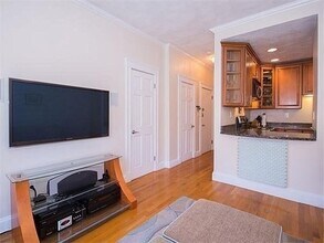 451 Park Dr, Unit 2D in Boston, MA - Foto de edificio - Building Photo