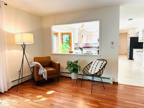 43 Benford Dr in West Windsor Township, NJ - Building Photo - Building Photo