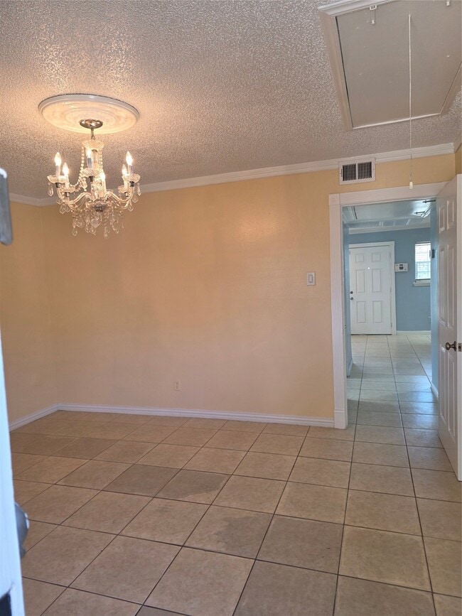 property at 1016 E Tri Oaks Ln