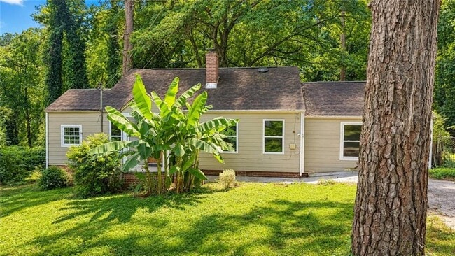 property at 3053 Memorial Dr SE