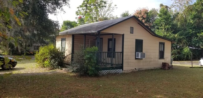 2012 Husson Ave in Palatka, FL - Building Photo - Building Photo