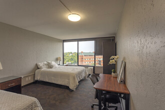 Central Plaza Living in Edmond, OK - Foto de edificio - Interior Photo