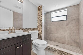 11160 W Sample Rd in Coral Springs, FL - Building Photo - Building Photo