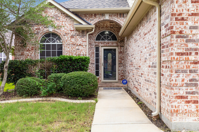 1022 Shortleaf Pine Dr in Arlington, TX - Foto de edificio - Building Photo