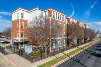 West Campus Lofts in Waco, TX - Foto de edificio - Building Photo