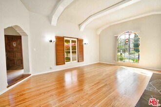 168 N Doheny Dr in Beverly Hills, CA - Building Photo - Building Photo