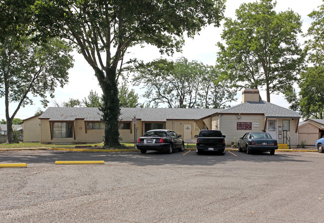 Mt. Adams Apartments in Wapato, WA - Building Photo - Building Photo