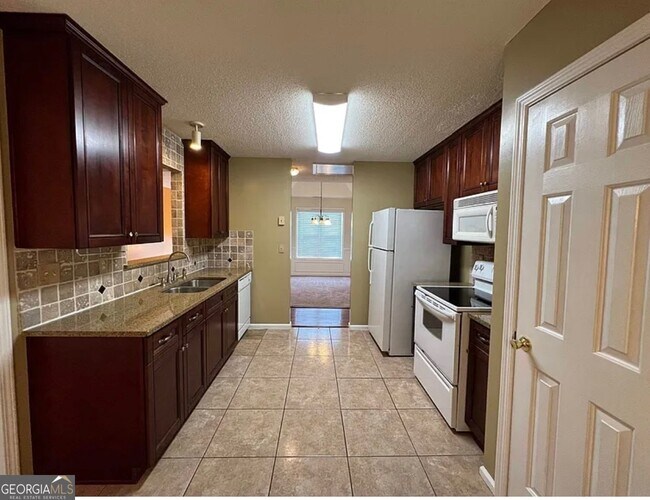 1128 Chateau Terrace in Mcdonough, GA - Foto de edificio - Building Photo