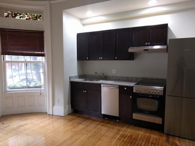 259 Beacon St, Unit #12 in Boston, MA - Building Photo - Building Photo