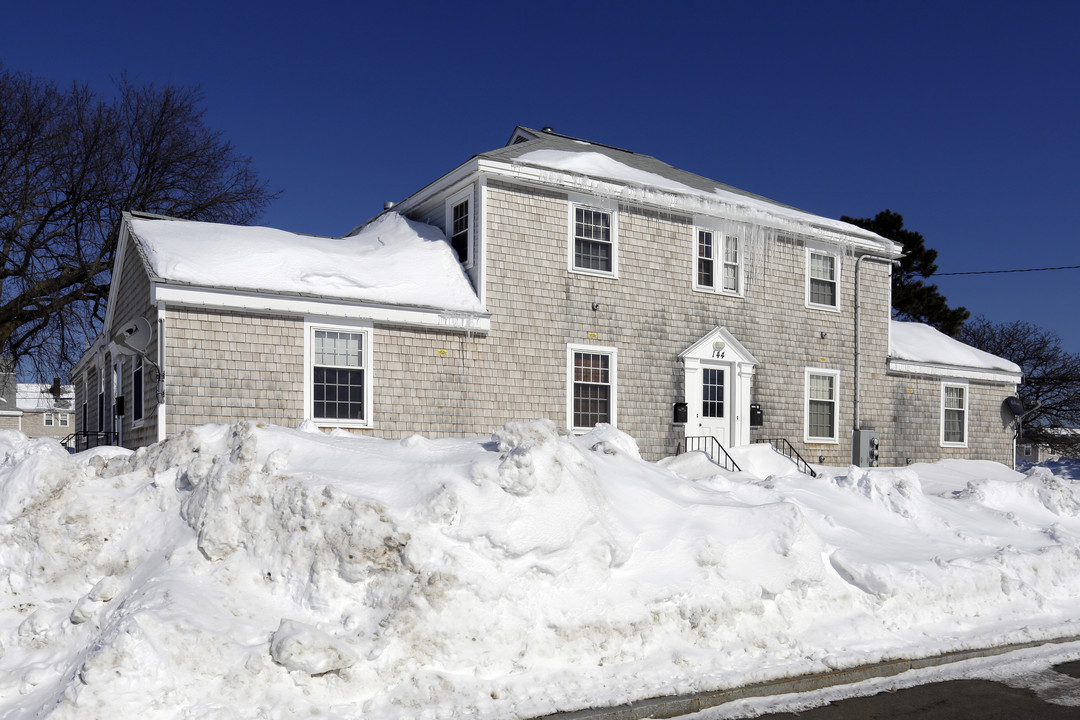 4-72 Taffrail Rd in Quincy, MA - Foto de edificio