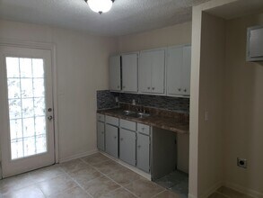 2066 Farrington St in Memphis, TN - Building Photo - Building Photo