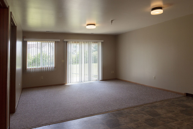 Legacy Creek Townhomes in Mount Vernon, IA - Building Photo - Interior Photo