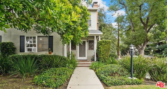 1100 N Louise St in Glendale, CA - Foto de edificio - Building Photo