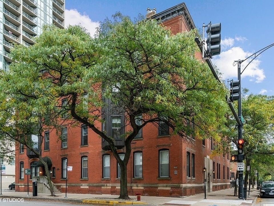 127 Maple Ave in Chicago, IL - Foto de edificio