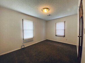 3901 S Youngs Blvd in Oklahoma City, OK - Building Photo - Building Photo