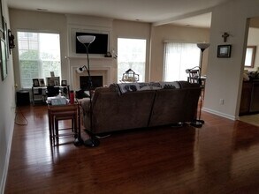 425 S Sharon Amity Rd in Charlotte, NC - Building Photo - Building Photo