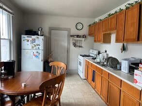 1759 N Arlington Pl, Unit Lower in Milwaukee, WI - Building Photo - Building Photo