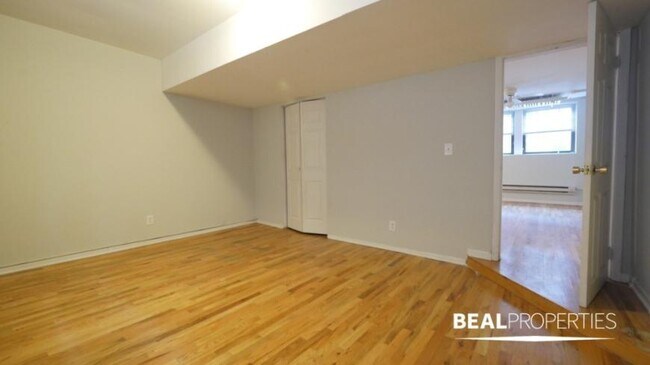 656 W Cornelia Ave in Chicago, IL - Building Photo - Building Photo
