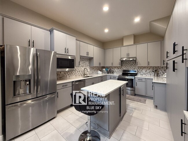 30025 Ganga Way in Wesley Chapel, FL - Foto de edificio - Building Photo