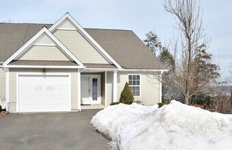 185 Julia Ct, Unit 188 in Sandy Hook, CT - Building Photo - Building Photo