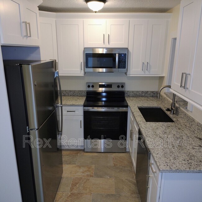 2230 Grove St S in St. Petersburg, FL - Building Photo - Building Photo