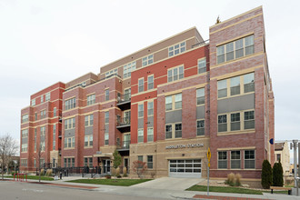 Middleton Station in Middleton, WI - Foto de edificio - Building Photo