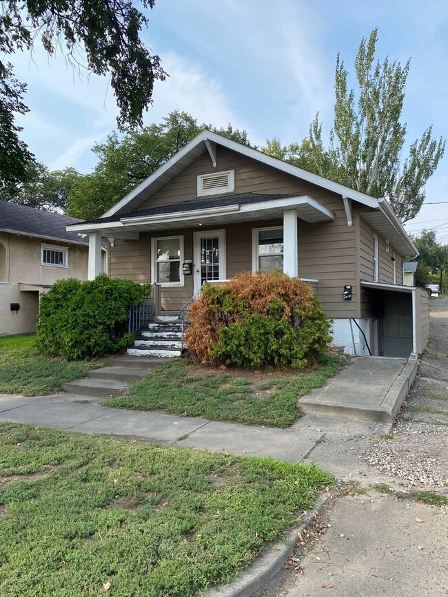 property at 110 E Rosser Ave