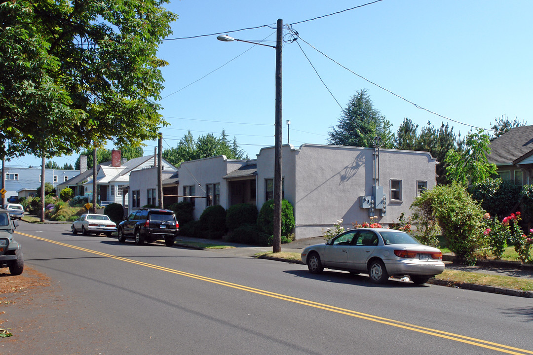 2808-2810 NE Clackamas St in Portland, OR - Building Photo