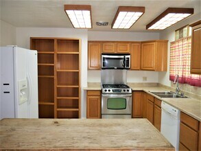 43511 Illinois Ave in Palm Desert, CA - Building Photo - Building Photo