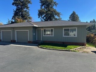 811 1/2 W Main St in Grass Valley, CA - Building Photo