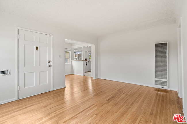 7869 Croydon Ave in Los Angeles, CA - Building Photo - Building Photo